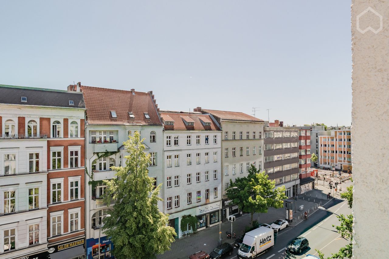 Altbau Meets Design: Serviced Apartment with 95 sqm of Style & Comfort in Berlin-Schöneberg
