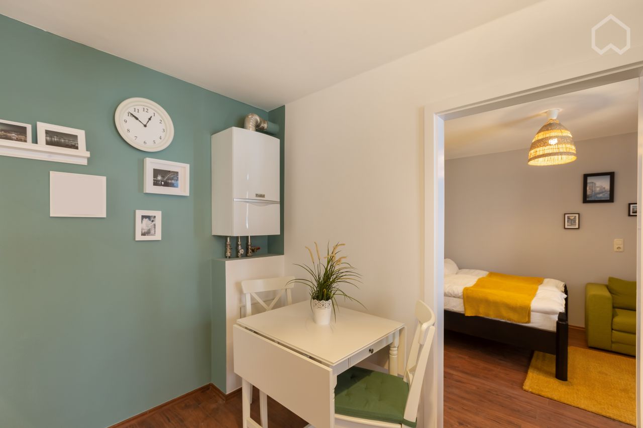 Quiet and fashionable suite located in Köln, directly at the Berliner Street with all shops and restaurants