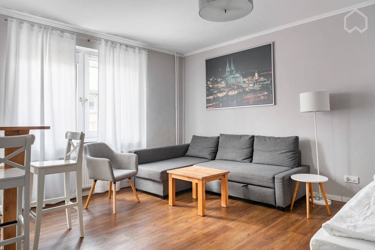Central living in Cologne! - Modern studio apartment with air conditioning