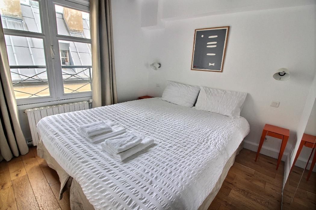 Furnished rental with two bedrooms, center of Paris