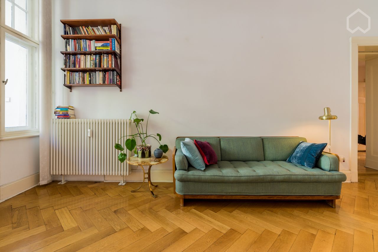LOVELY ART NOUVEAU APARTMENT WITH BALCONY IN CENTRAL WEST BERLIN