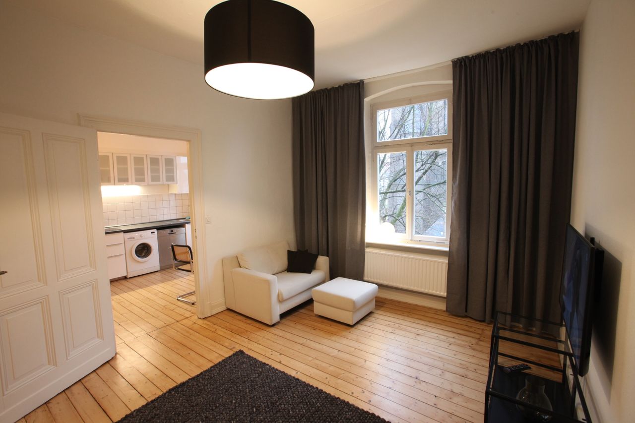 Charm of an old building: Fully furnished 2.5 room apartment in the trendy district
