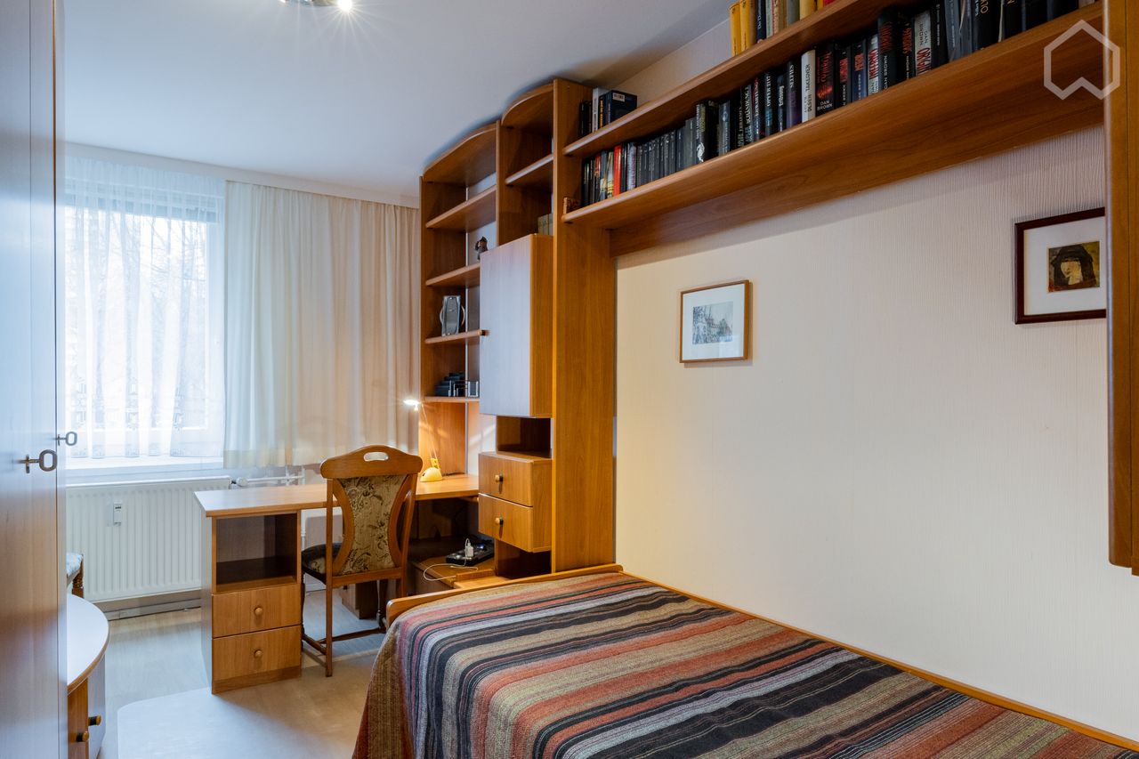 Exclusive city living in Berlin-Lichtenberg: 3-room flat with balcony and urban flair