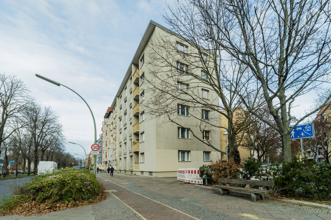 Do you like the 60ies? Bright studio apartment with parking in Tiergarten