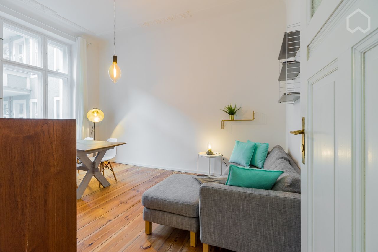 Bright and modern, recently refurbished quiet "Altbau" apartment in Berlin Mitte-Moabit / Westphalian Quarter