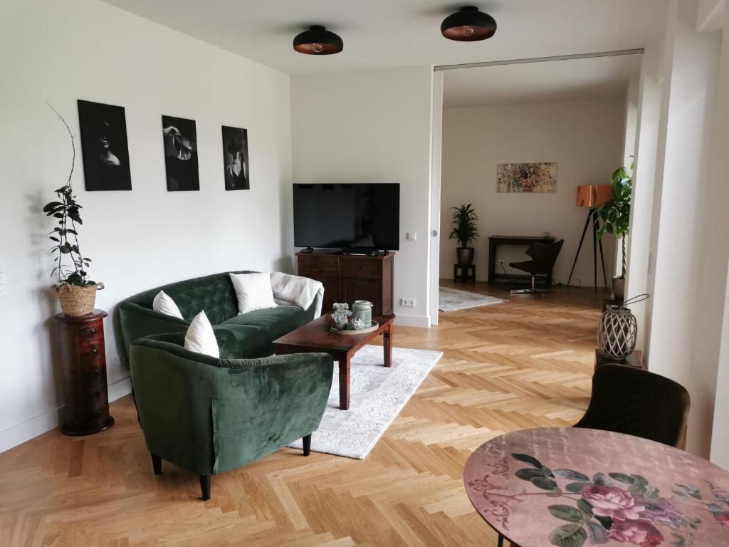 Exclusive apartment directly on Lake Halen near Messe & Ku'amm