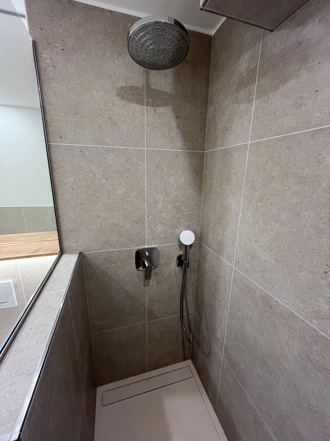 Fully furnished exclusive 2.5-room apartment in a superb central location