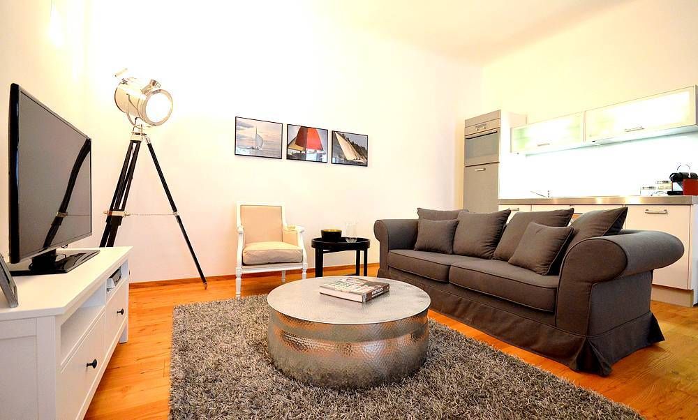 Tastefully furnished short term apartment in the 1st district of Vienna - perfect if you need a very centrally located flat!