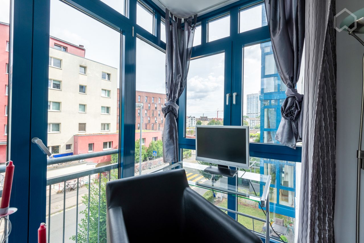 Modern, bright & comfortable 1 room apartment, floor-to-ceiling panoramic windows near main station