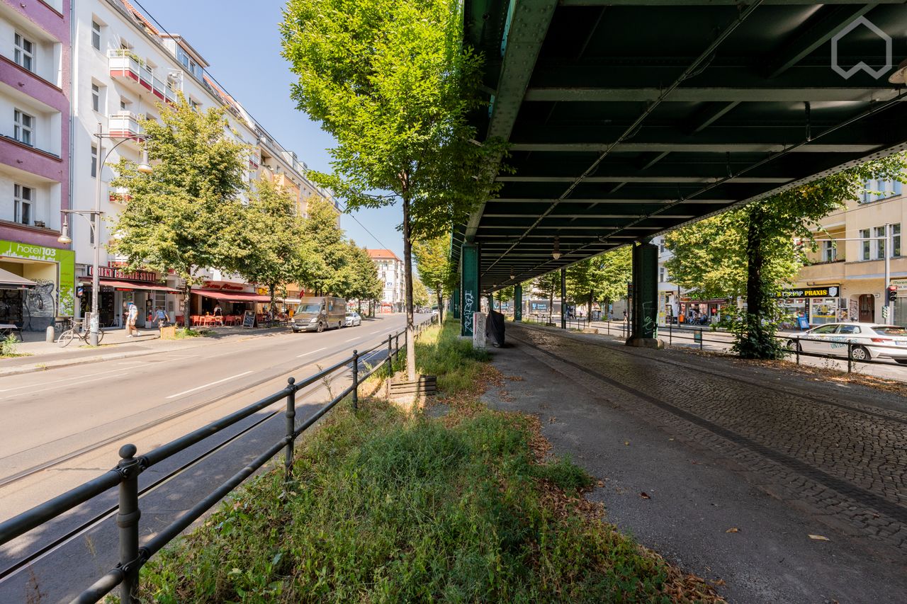 Spacious and Bright 2.5 Room Apartment with Home Office in Prenzlauer Berg, Berlin