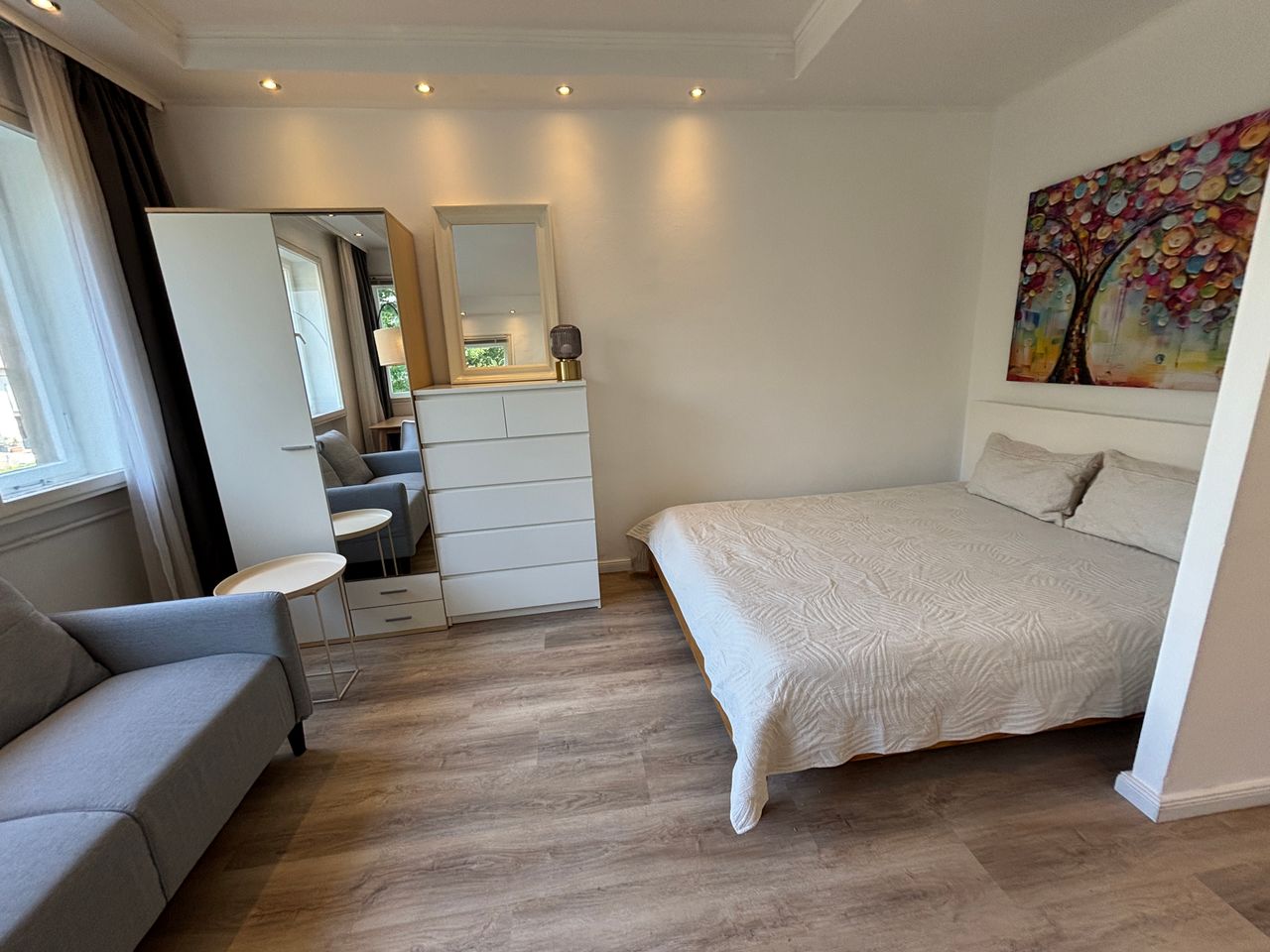 Amazing fully furnished new studio apartment at Kudamm / Adenauer Platz