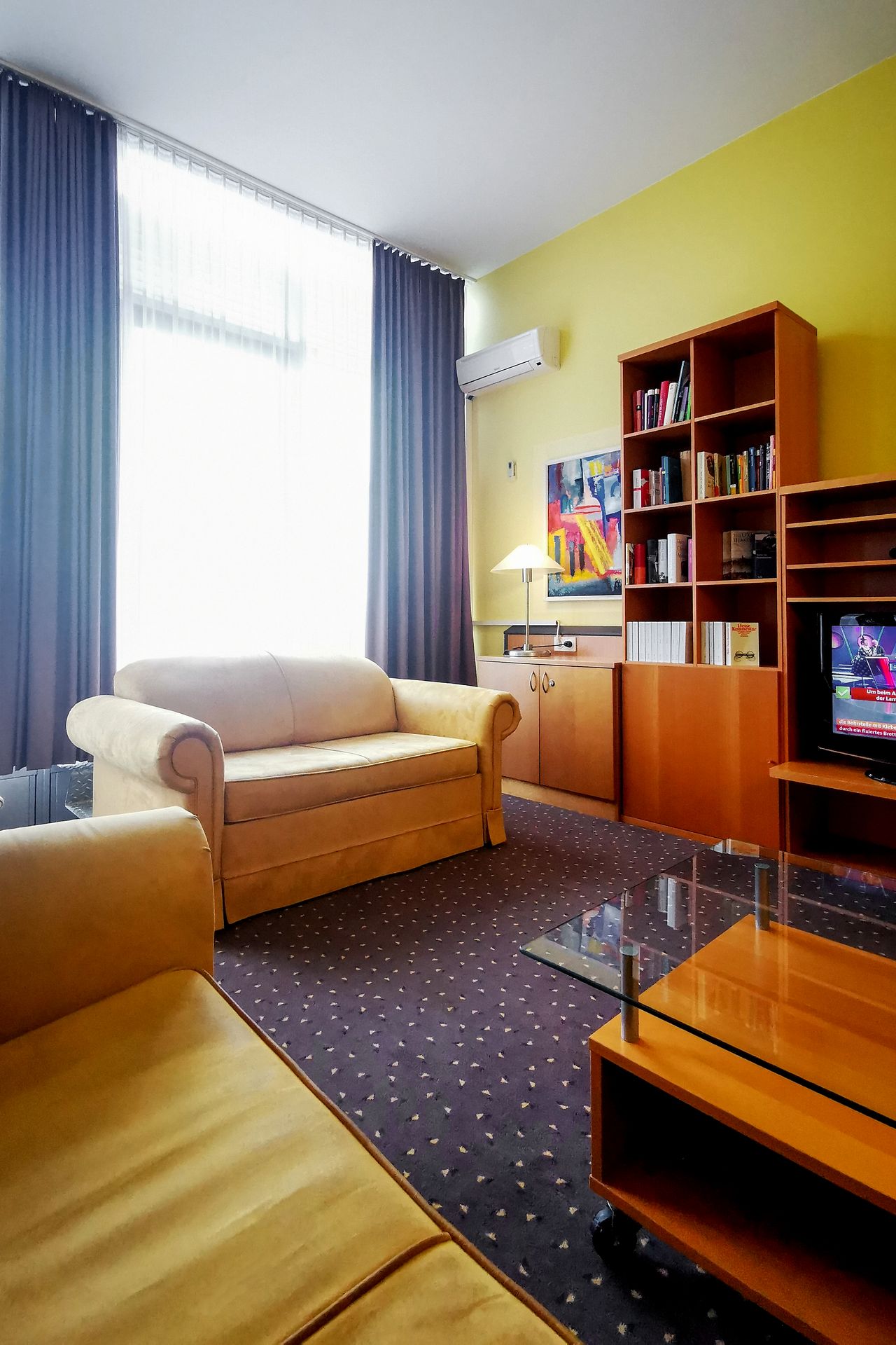 Neat and nice suite with weekly cleaning in Frankfurt am Main