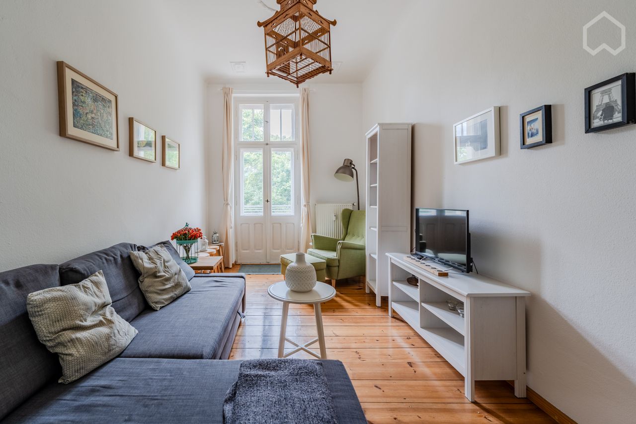 Managed by Wunderflats: Sunny Altbau Oasis with Balcony & Home Office – In the Heart of Prenzlauer Berg