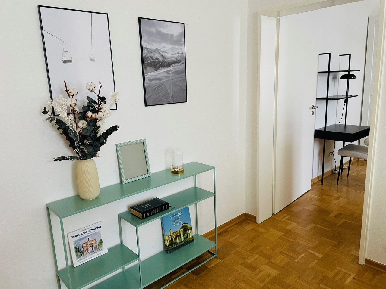 Charming furnished 2-room apartment in the heart of Maxvorstadt (Munich)