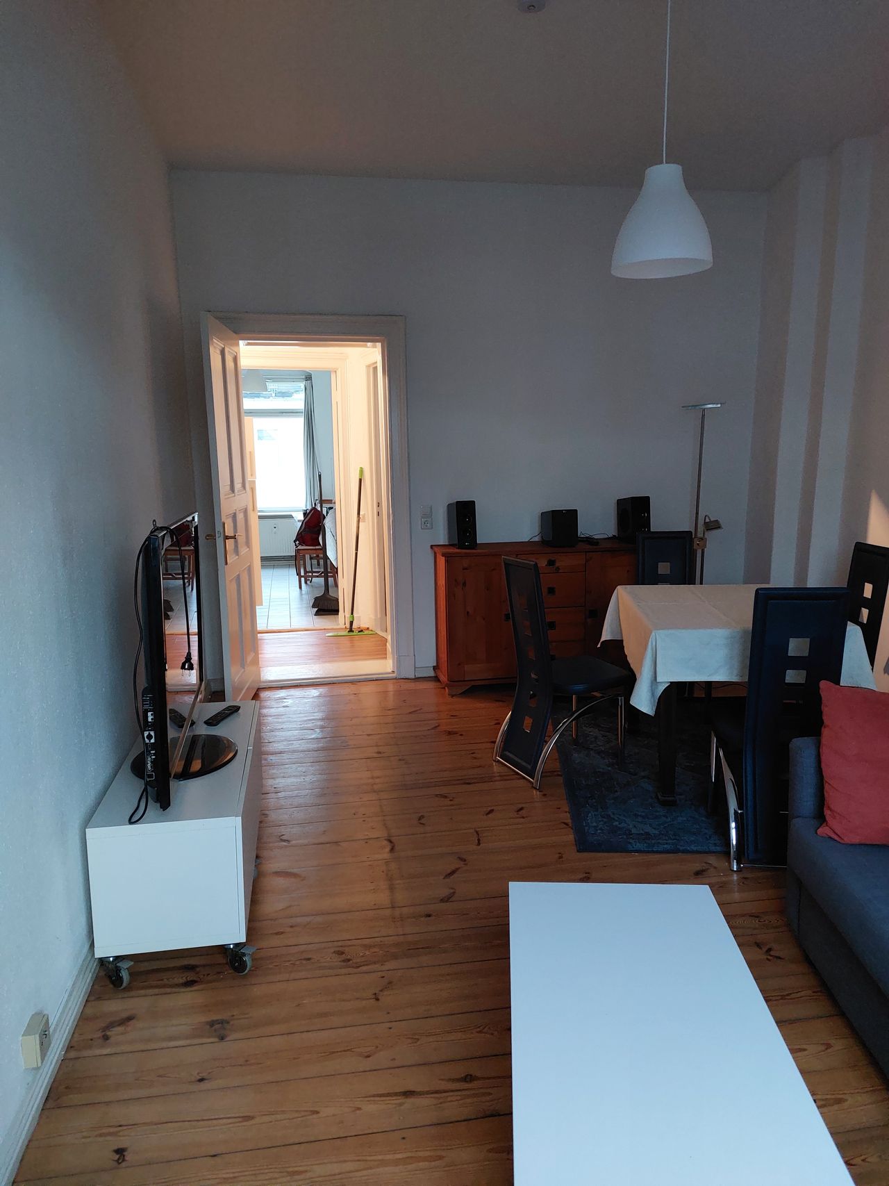 Charming Apartment with E-Piano – Central and Cozy Near the Train Station