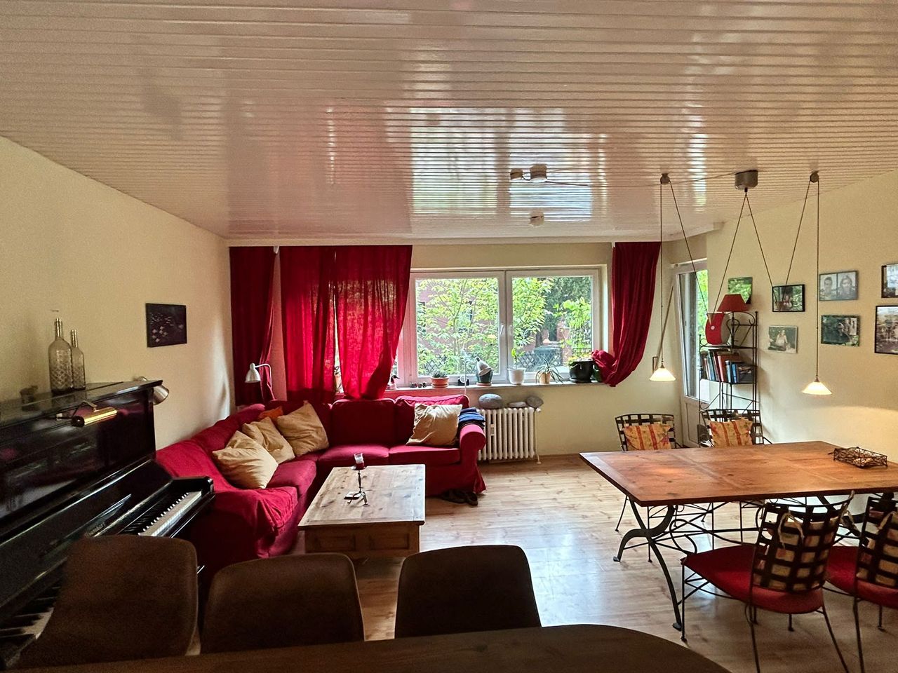 4-room apartment in Berlin – Westend / Ruhleben in the countryside with pool, sauna and large garden, close to the subway, furnished