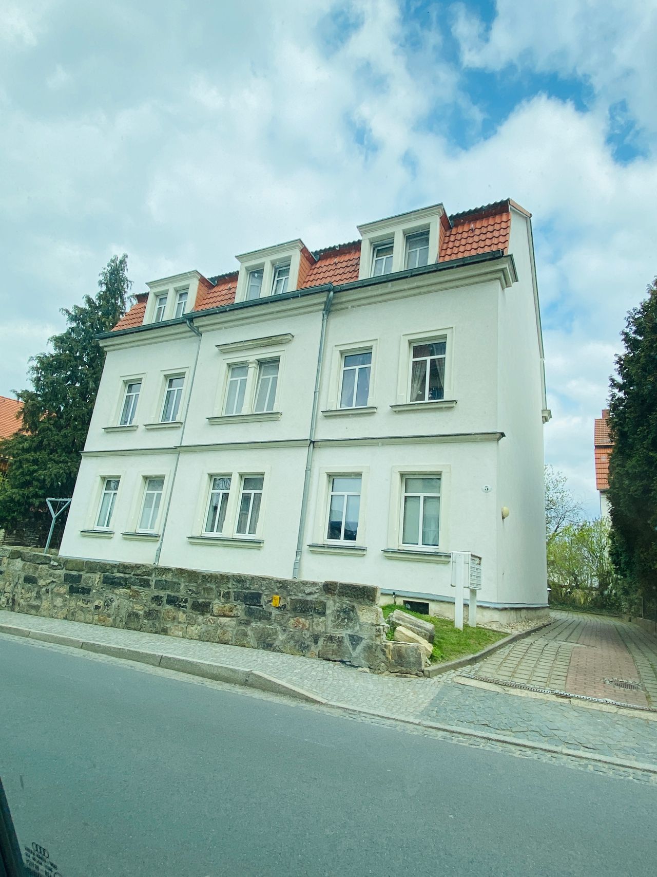 Beautifully Furnished 2-Room Apartment in a Quiet Green Area of Dresden-Kaditz