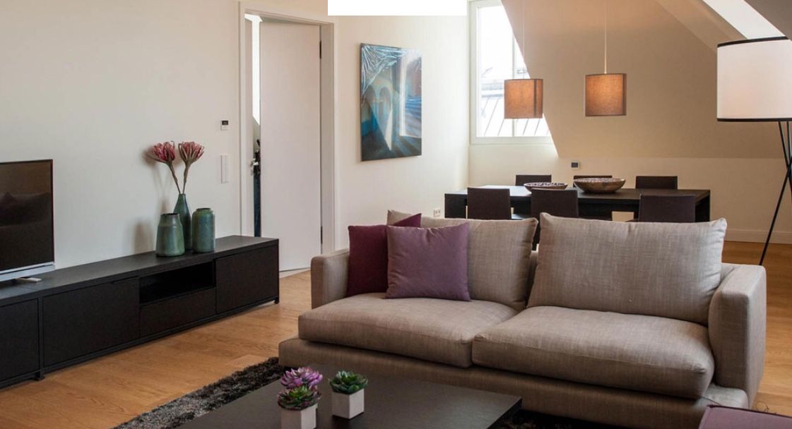 Chic penthouse in Düsseldorf city center with two bedrooms and luxury amenities