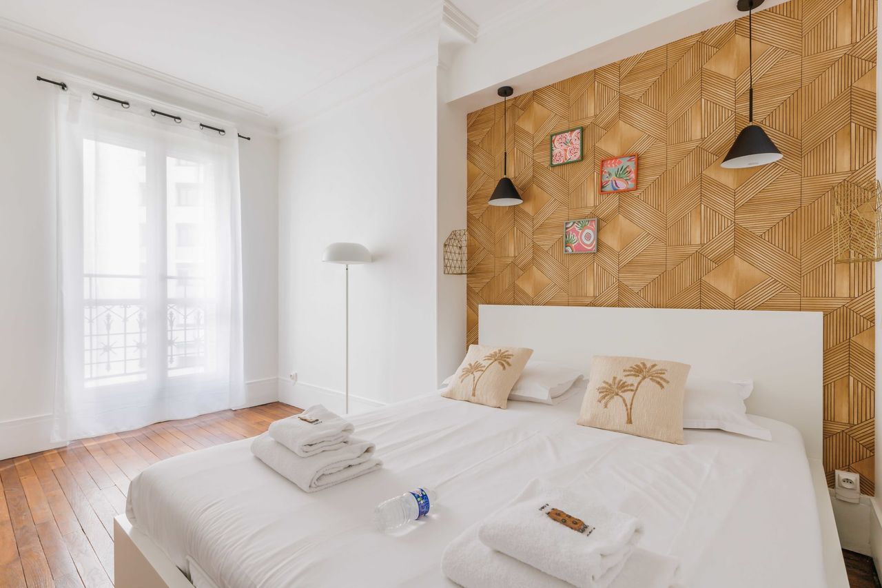 Chic Comfort near Buttes Chaumont: 43m² Apartment on the 3rd Floor