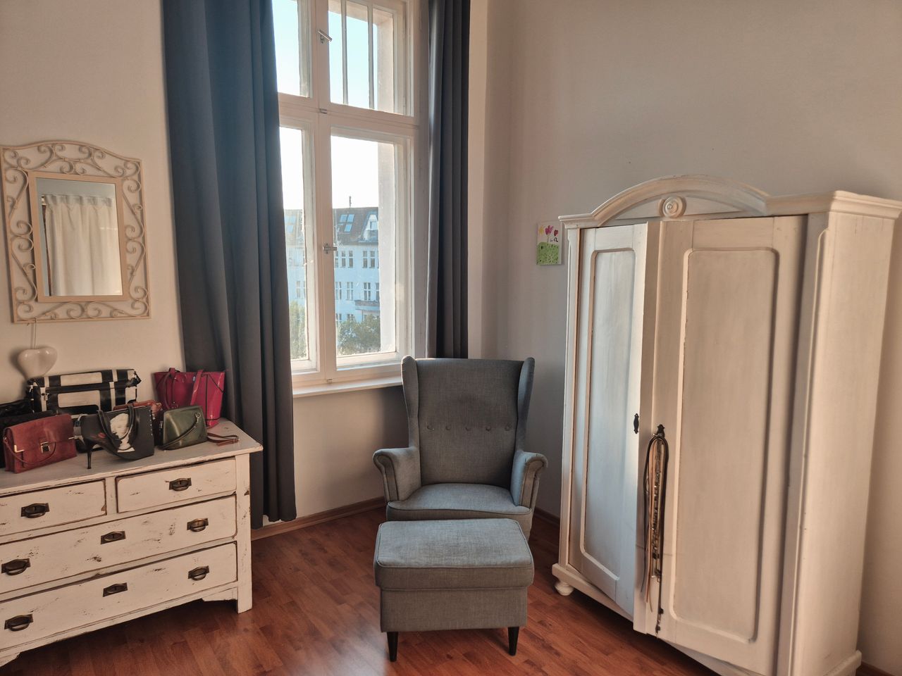 Sunny Old building apartment in Charlottenburg,