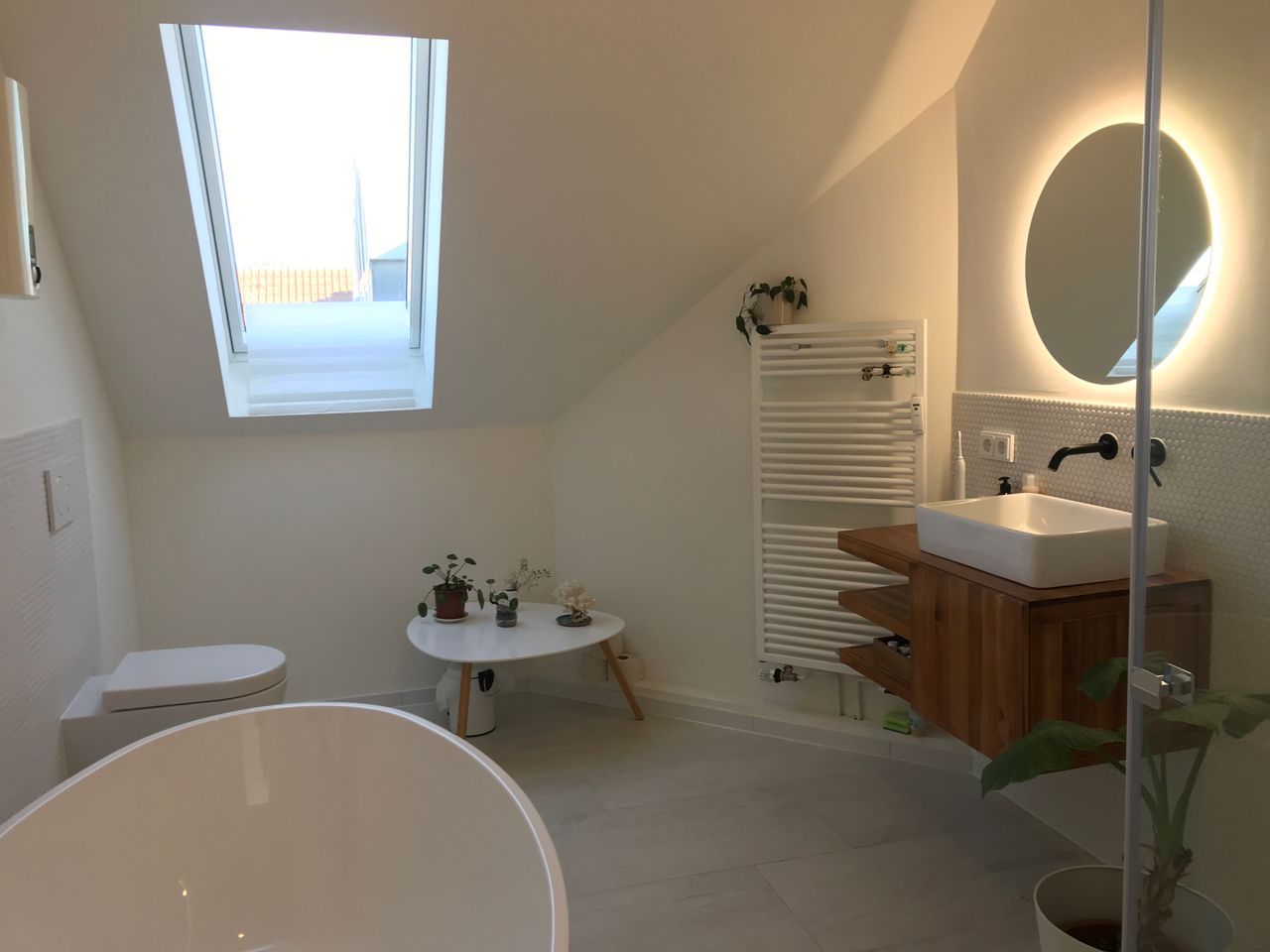 Bright top-floor flat with large terrace in Moabit – perfect for a couple