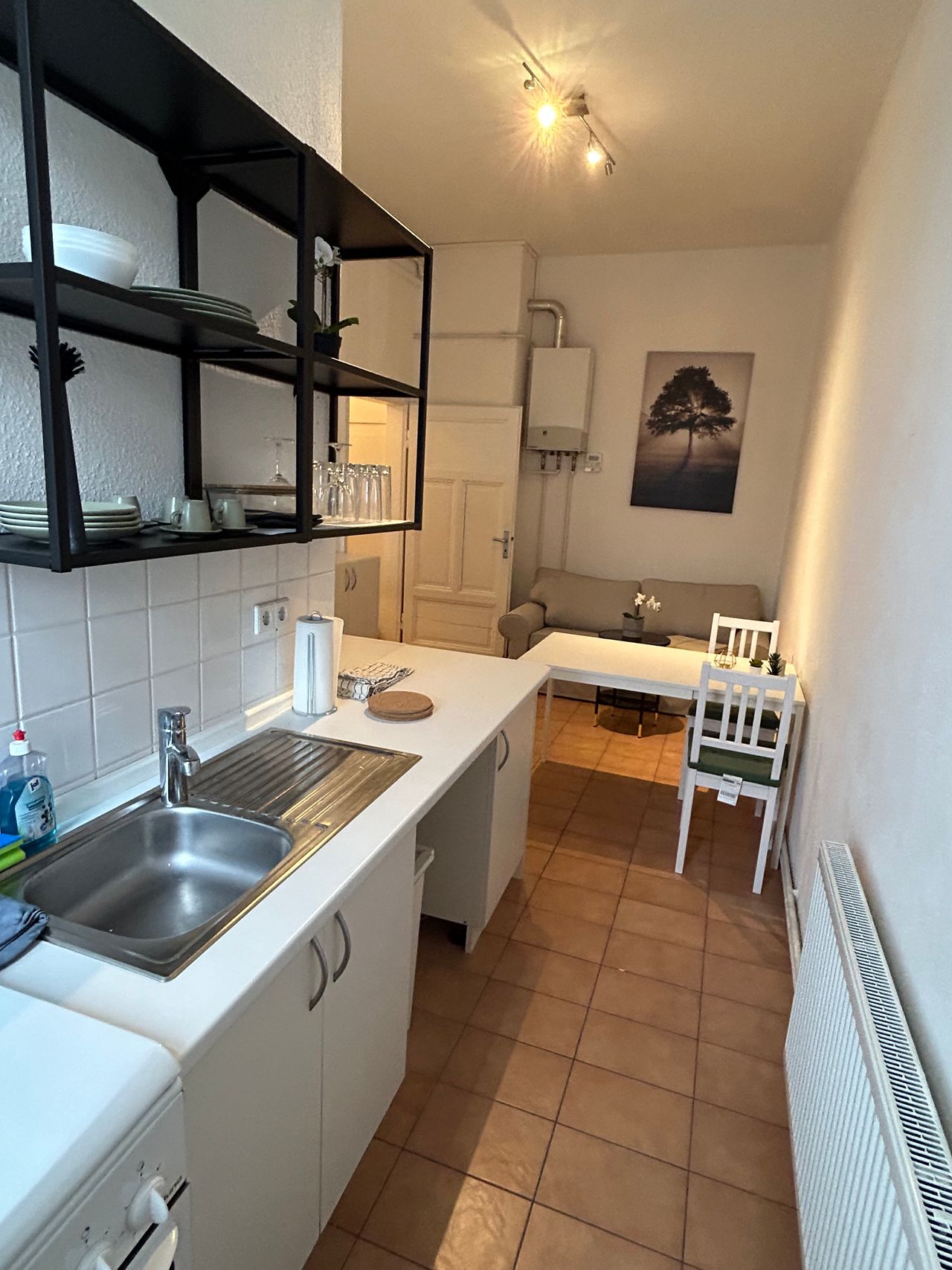 Charming 1.5-Room Apartment near Westbahnhof – Just One S-Bahn Stop to the Messe