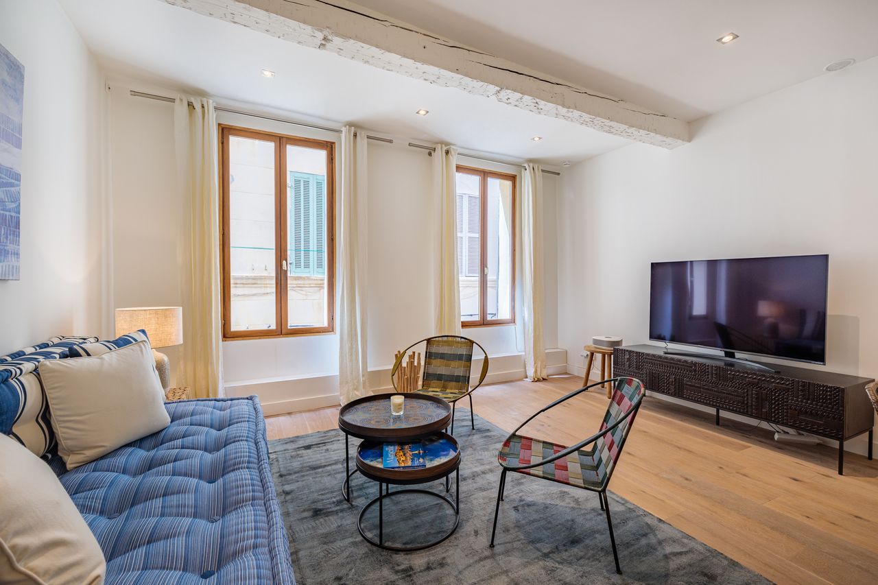 T2 apartment of 60m² air-conditioned with terrace in Le Panier