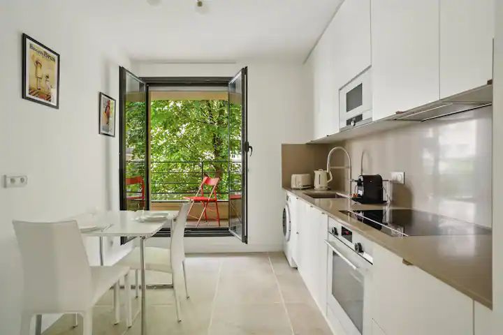 Elegant New Apartment with Balcony-16ème