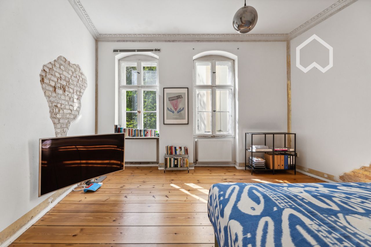 2 room apartment furnished in quiet prime location directly at Volkspark Friedrichshain.