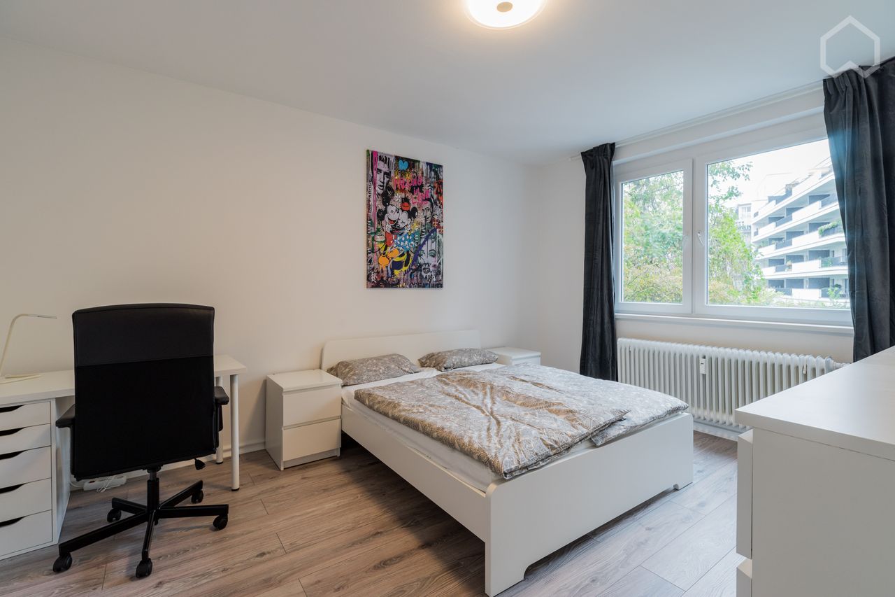 Beautiful and spacious apartment with balcony (Wilmersdorf)