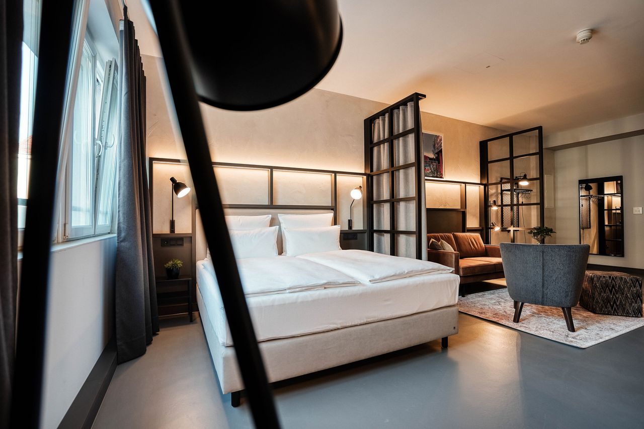 Stylish, newly renovated 1-Room Loft with Kitchen in Stuttgart