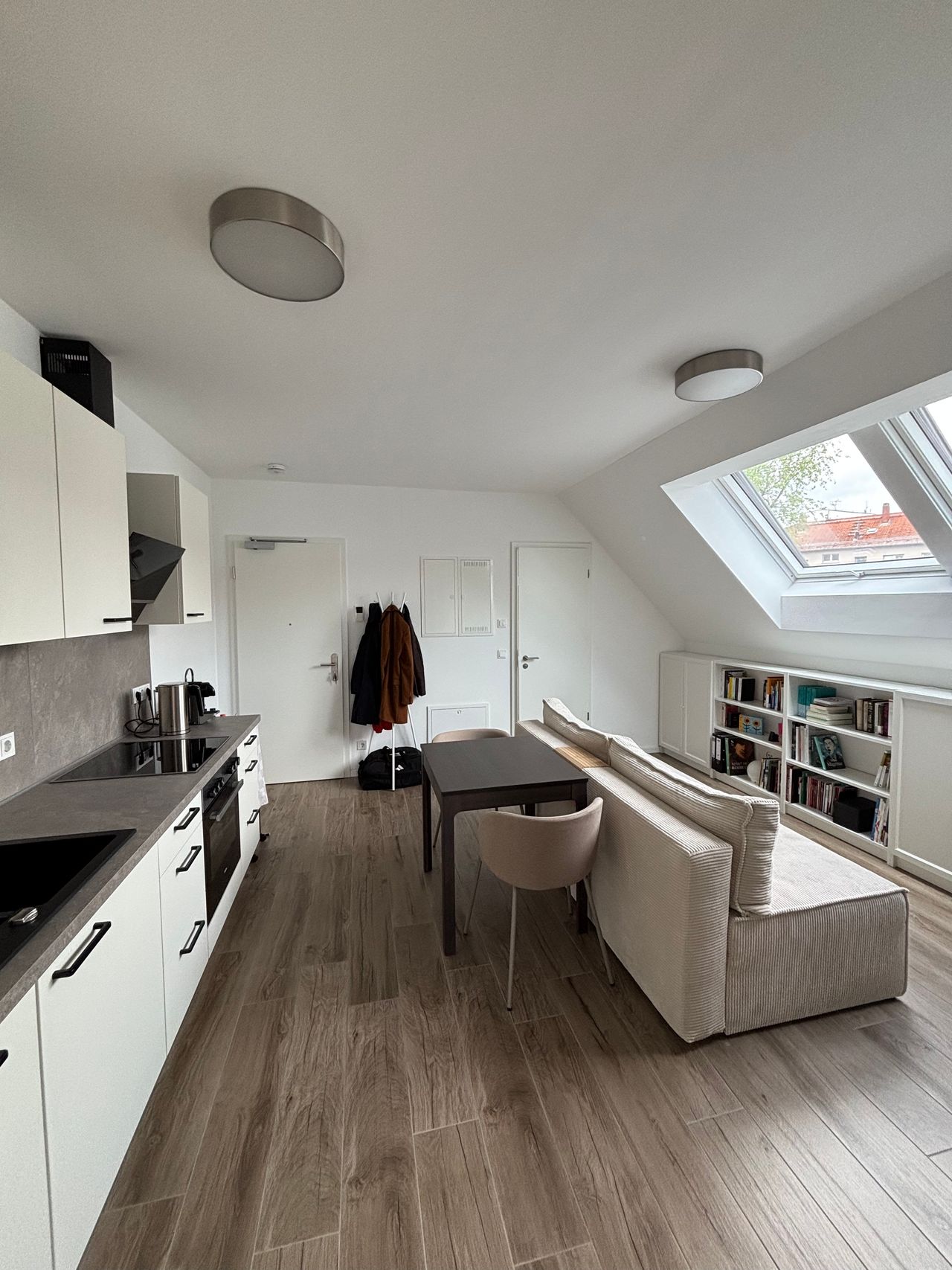 Fashionable apartment close to the city center of Frankfurt (incl. underground parking)