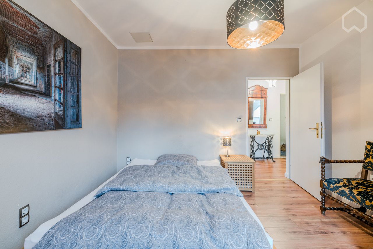 Nice, quiet bright apartment, near Olympic Stadium
