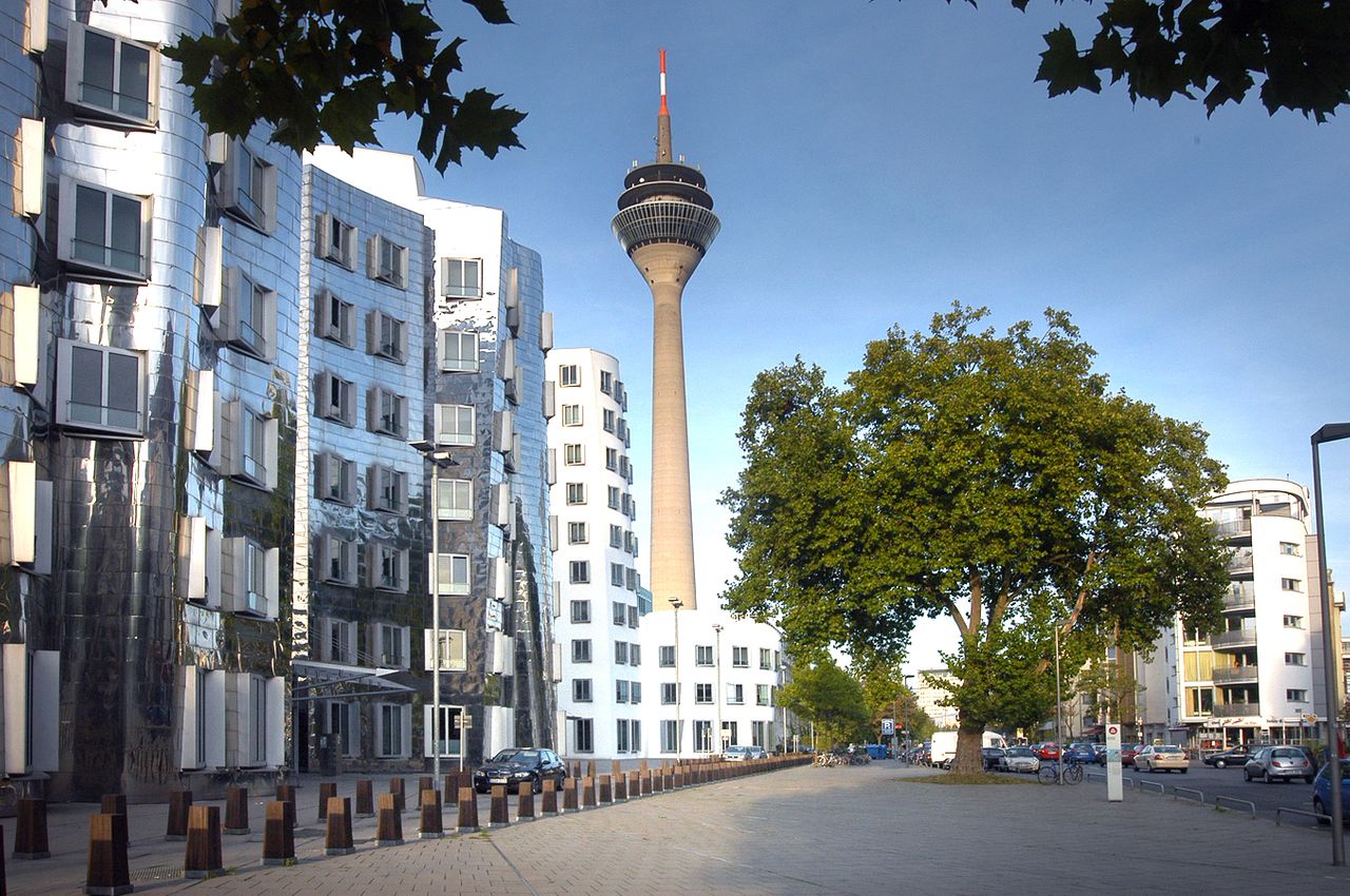 Quiet & beautiful apartment in Düsseldorf- Unterbilk -Media Hafen
