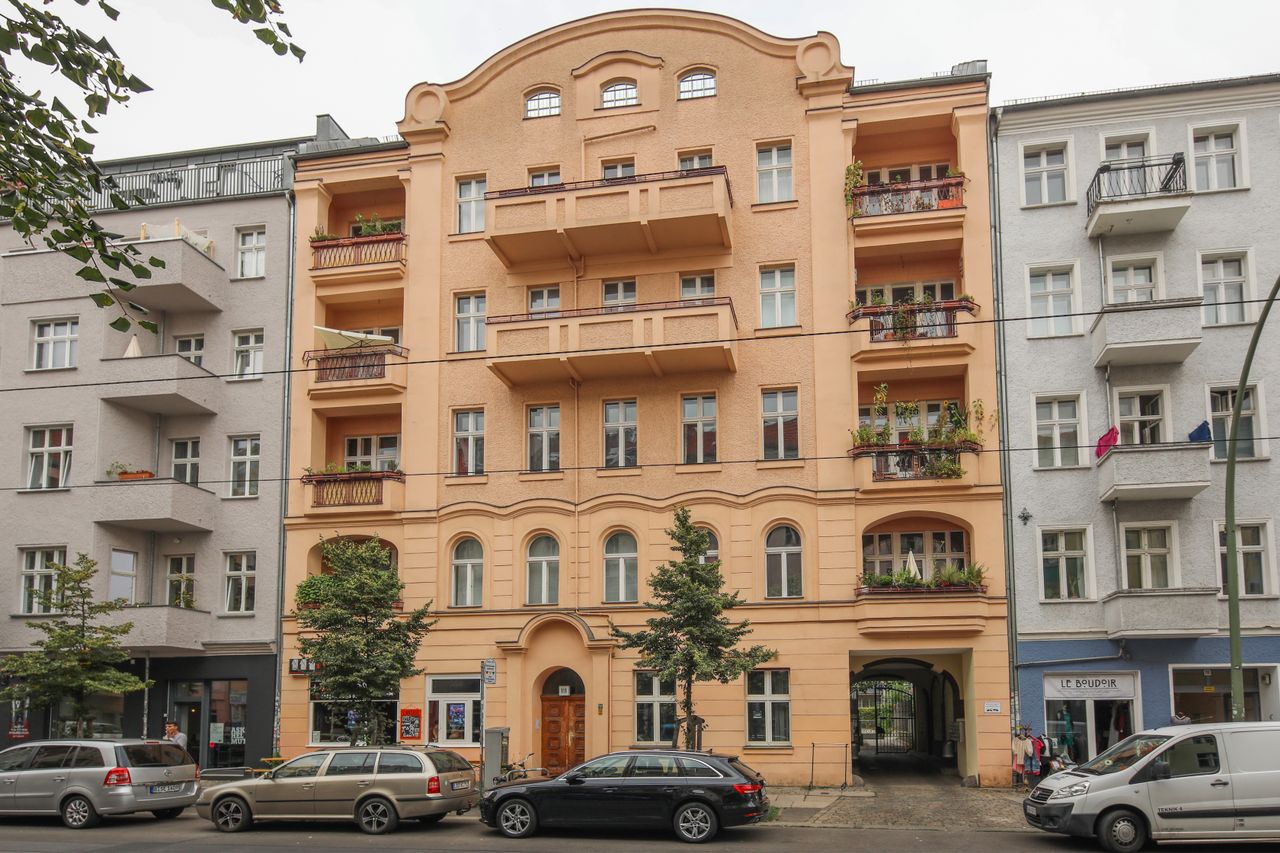 Light flooded 3 room duplex apartment with large roof terrace in the middle of trendy Boxhagener Platz in Friedrichshain