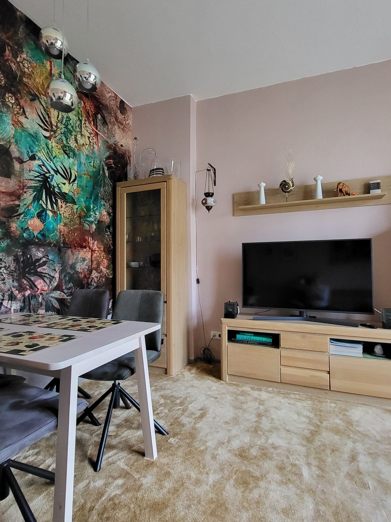 Spacious, cosy and sunny 3-room-apartment with balcony located in Berlin-Moabit