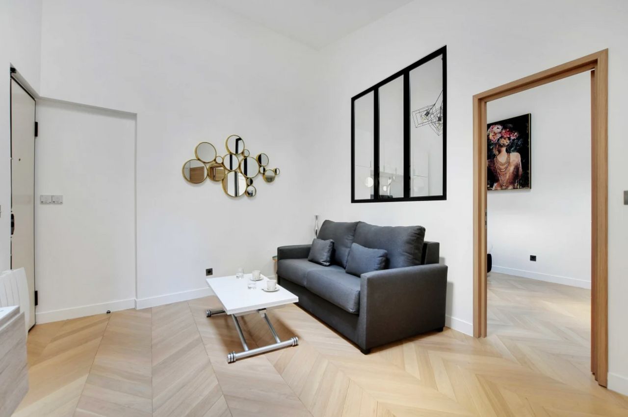 Elegant apartment close to Champs-Elysees