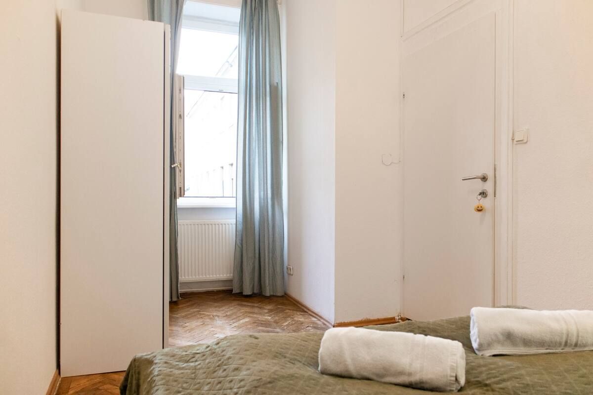 Space for up to 2 people in a shared apartment in the center of Vienna