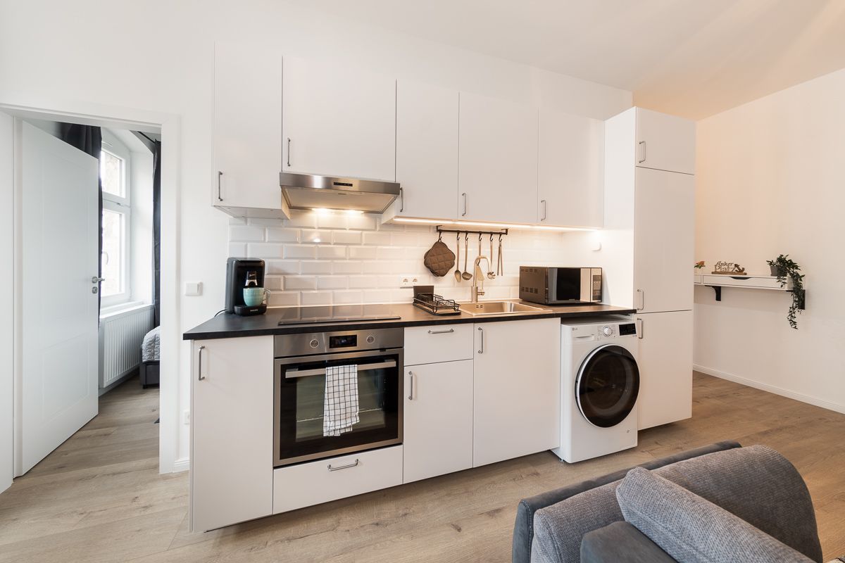 brand new & central apartment 1-bedroom + workplace + kitchen | Berlin Gesundbrunnen