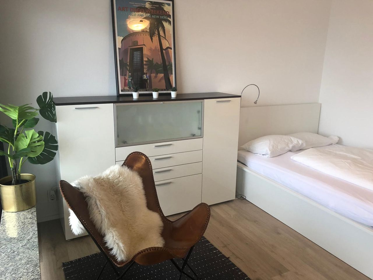 Renovated, bright, central apartment with view over all of Cologne, balcony and underground parking