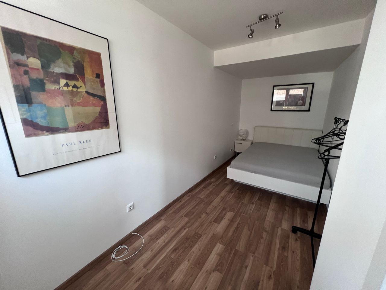 Fully furnished, cosy, central flat with underground parking in Cologne