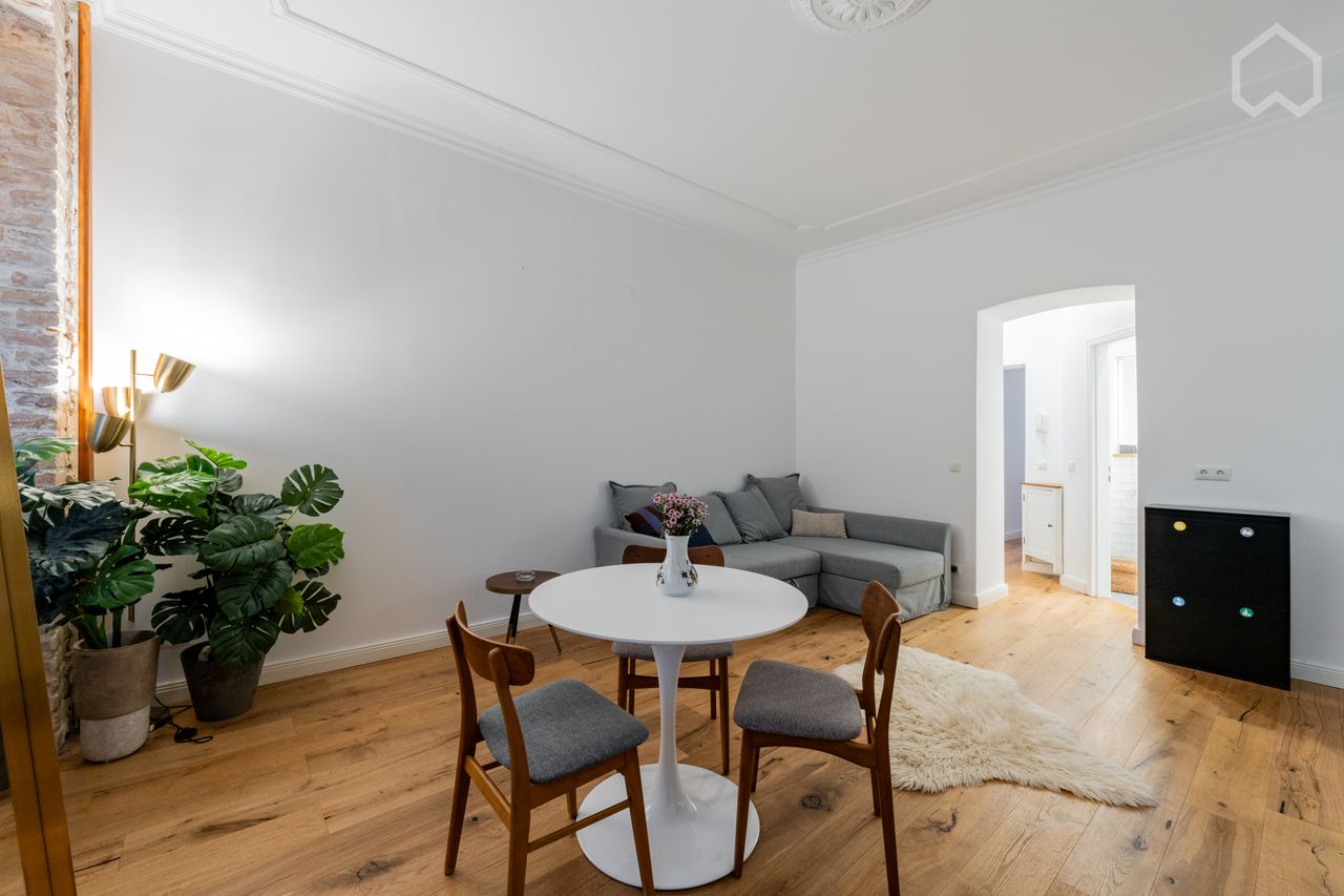 Chic Apartment on Historic Metzer Str - Your Gateway to Authentic Berlin