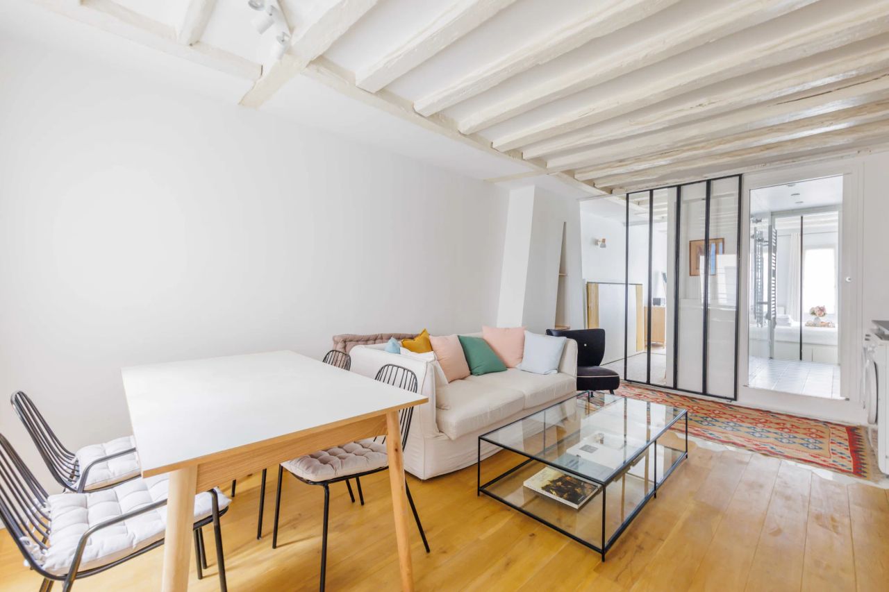 Magnificent 42m2 flat, two steps from the Louvre