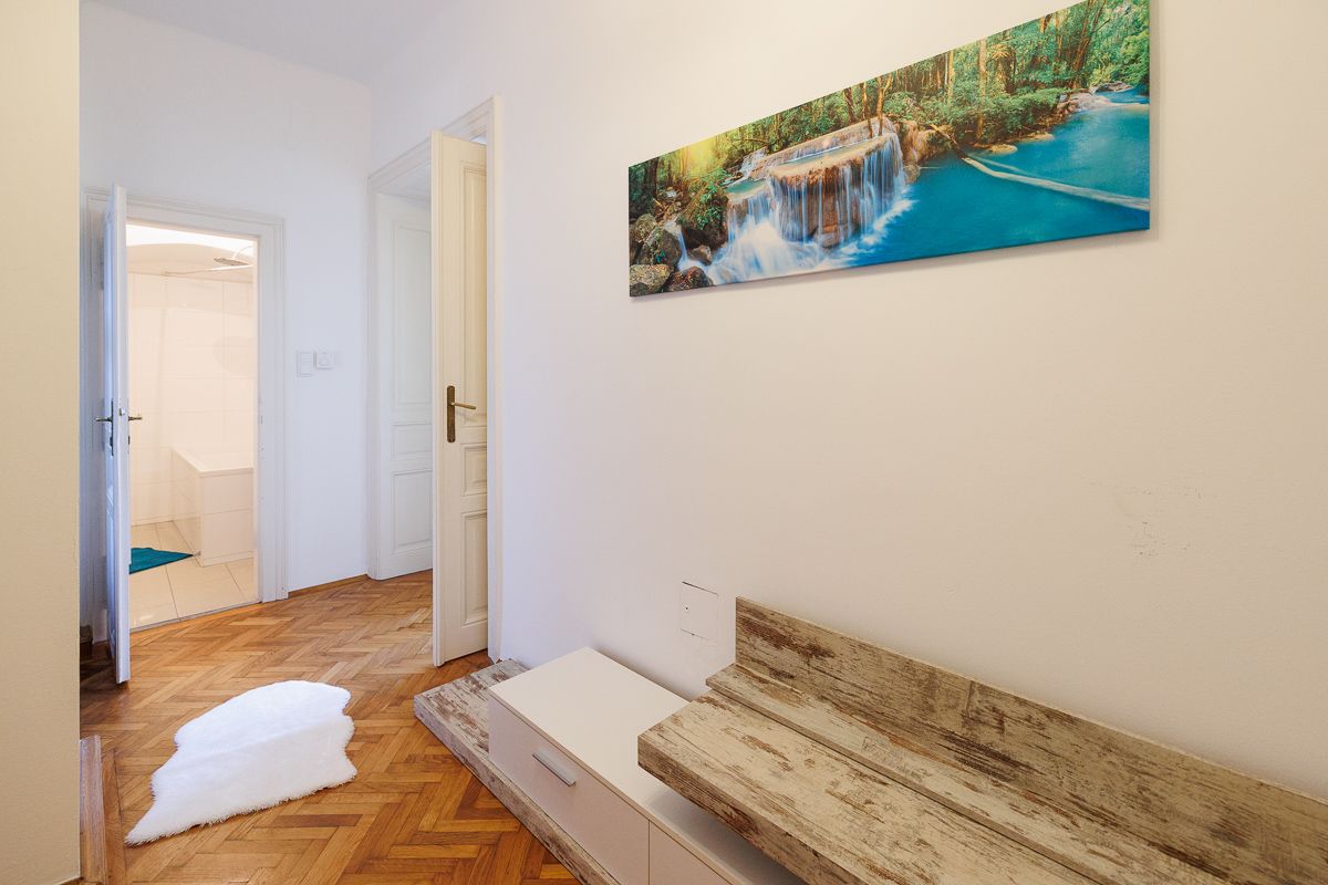 Spacious & charming home with private SAUNA near to the city center , Wien