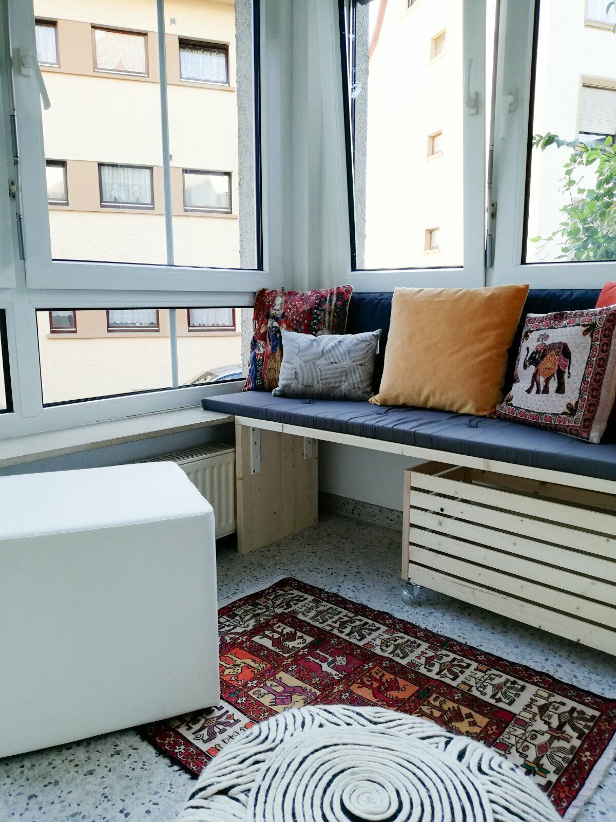 Designer 1-room city apartment, near the train station, newly renovated