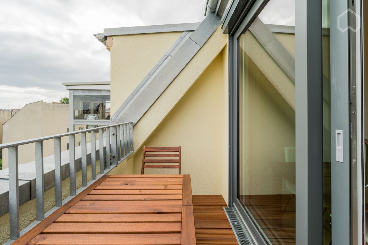 Bright top floor in Neukölln's Reuterkiez Neighbourhood