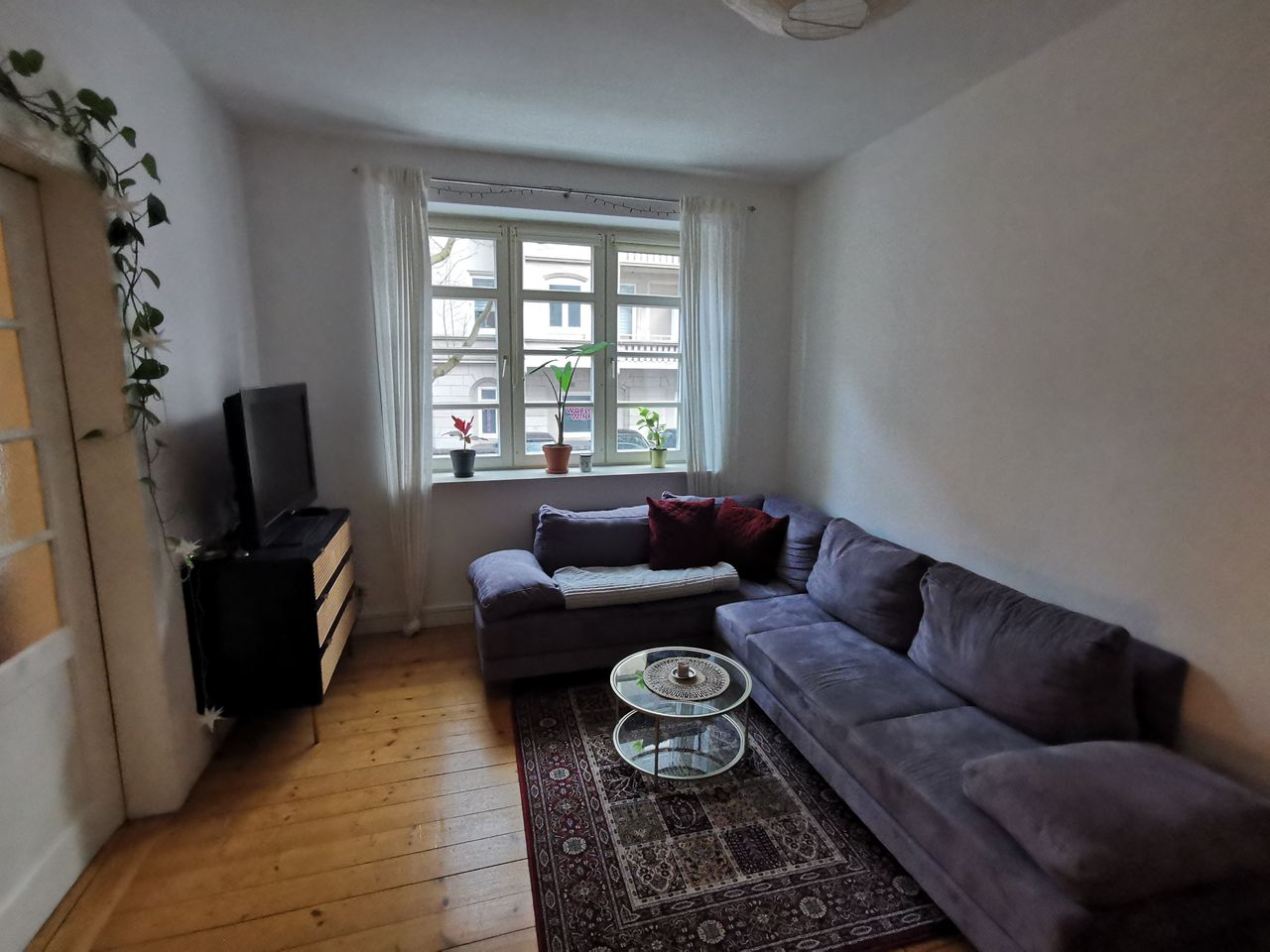 Spacious apartment in great location near Blücherplatz