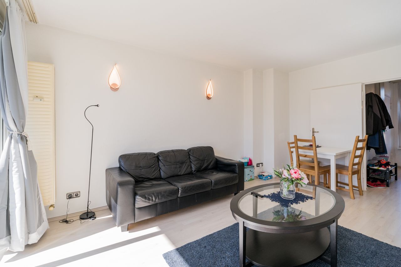 Beautiful Apartment With Balcony Located Directly Across From Charlottenburg Palace