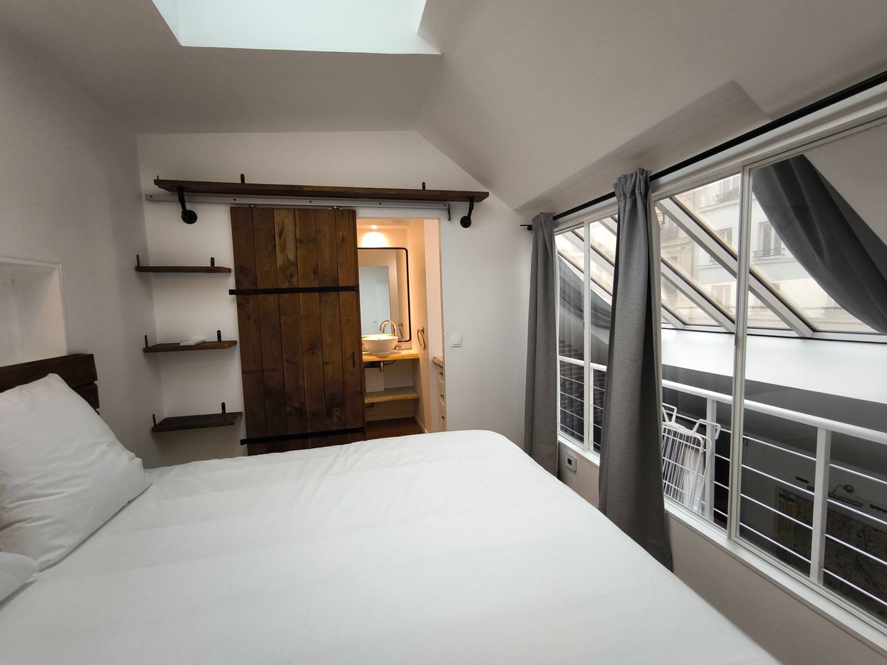Parisian Loft Duplex : a cozy nest in Paris
