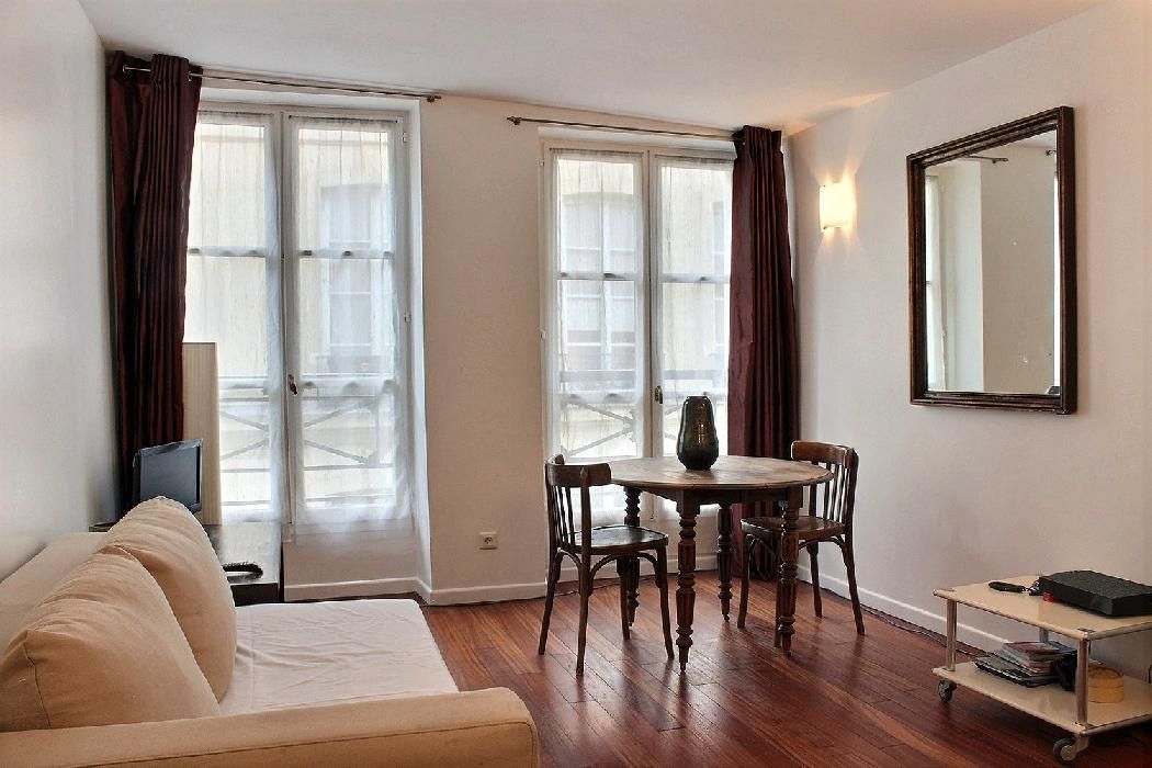 Bright and fantastic apartment in quiet street, Paris
